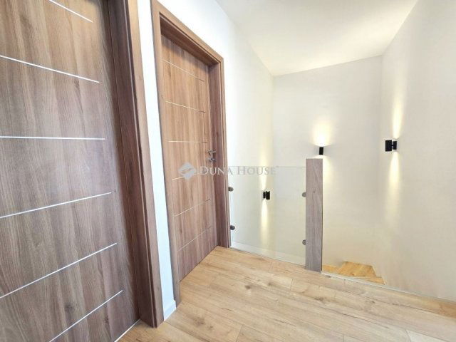 Eladó ikerház, Pécsett 139.9 M Ft, 4 szobás