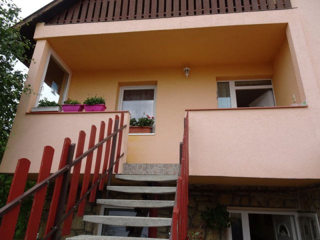 Eladó családi ház, Balatonfüreden 155 M Ft, 7 szobás