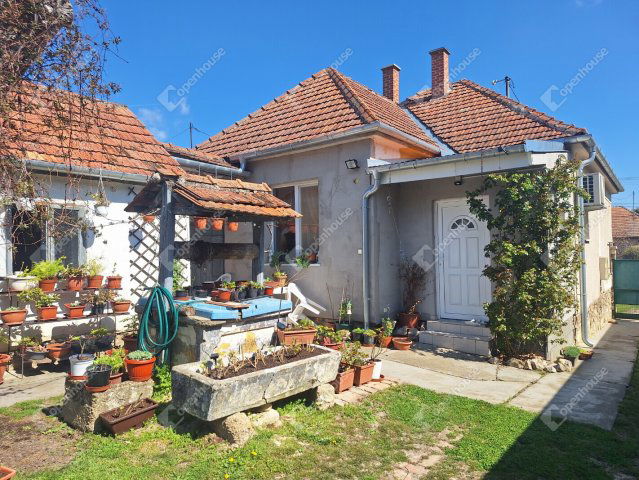 Eladó családi ház, Fertőszentmiklóson 54.9 M Ft, 2 szobás