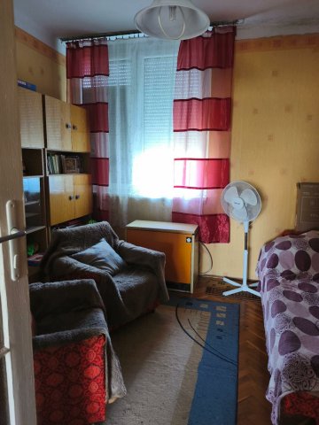 Eladó panellakás, Tiszafüreden 30 M Ft, 2 szobás