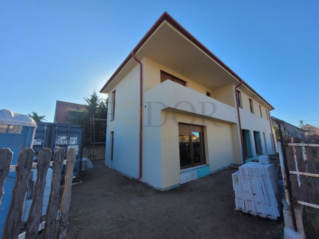 Eladó ikerház, Gyálon 126.99 M Ft, 5 szobás