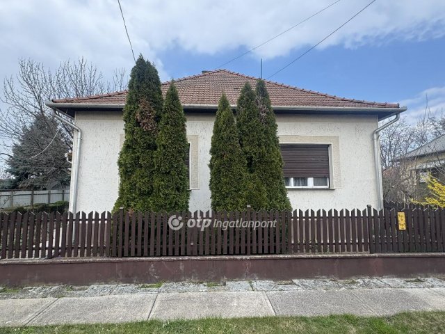 Eladó családi ház, Tiszafüreden 57.5 M Ft, 3+2 szobás