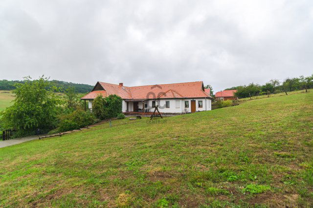 Eladó családi ház, Hollókőn 184.9 M Ft, 8 szobás