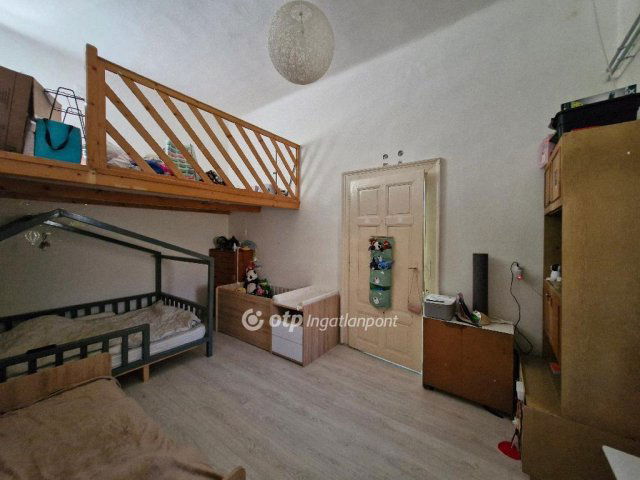 Eladó téglalakás, Nagykőrösön 50 M Ft, 3 szobás