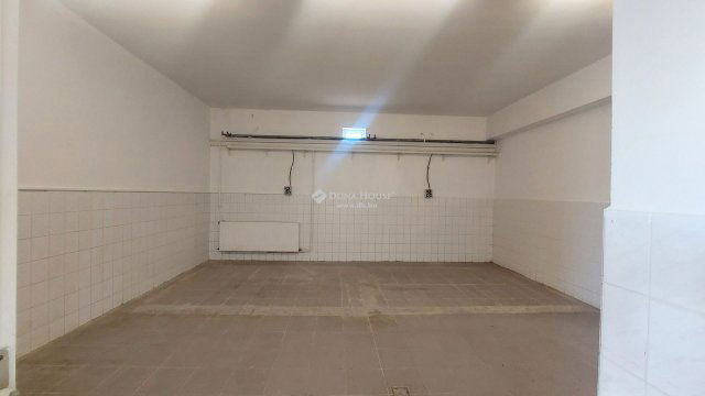 Kiadó ipari ingatlan, Nyíregyházán 190 E Ft / hó