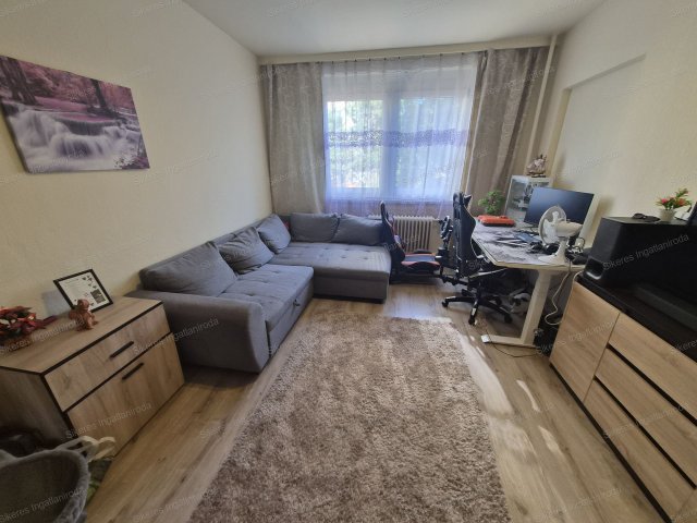 Eladó panellakás, Tatabányán 31.99 M Ft, 1+1 szobás