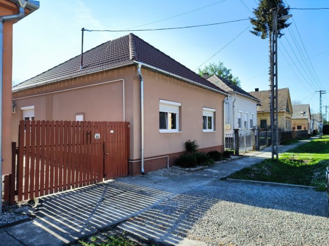 Eladó családi ház, Komlósdon 32.5 M Ft, 4 szobás