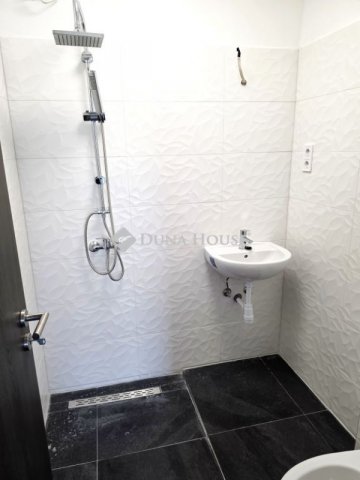 Kiadó téglalakás, albérlet, Pécsett 250 E Ft / hó, 3 szobás