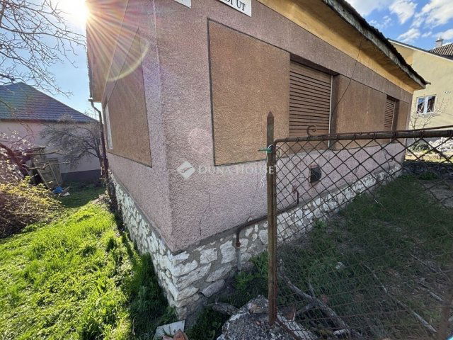 Eladó családi ház, Egerben 27.5 M Ft, 2 szobás
