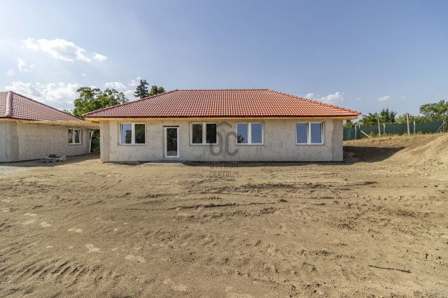 Eladó családi ház, Székesfehérvárott 80 M Ft, 5 szobás