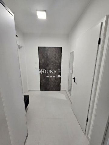 Eladó téglalakás, Pécsett 96.9 M Ft, 3 szobás