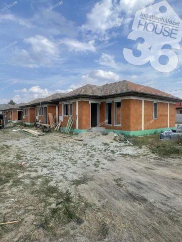 Eladó sorház, Helvécián 57.5 M Ft, 3 szobás