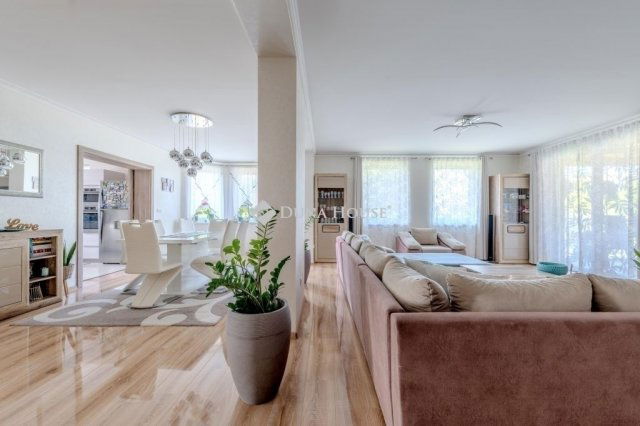 Eladó családi ház, Üllőn 299 M Ft, 6 szobás