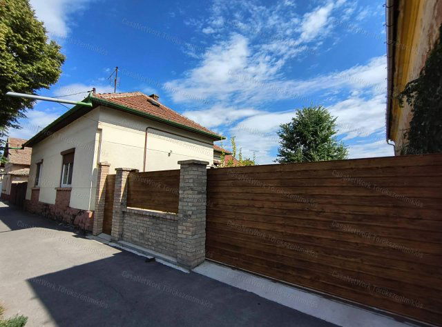 Eladó családi ház, Törökszentmiklóson 43.5 M Ft, 2 szobás