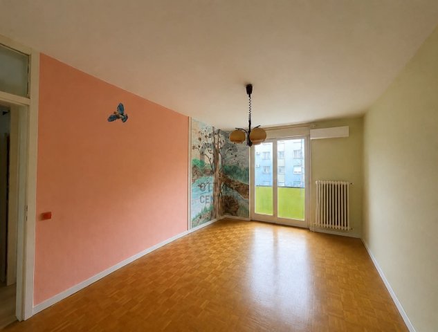 Eladó panellakás, Dunaújvárosban 36 M Ft, 4 szobás