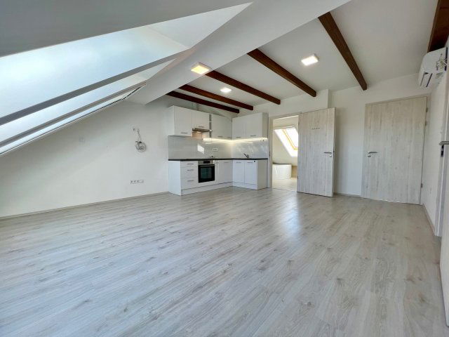 Eladó téglalakás, Székesfehérvárott 72.5 M Ft, 1+2 szobás