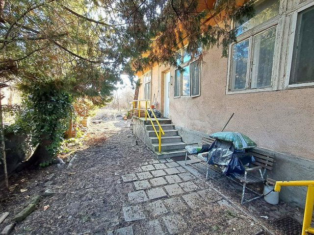 Eladó családi ház, Budapesten, XV. kerületben 67.9 M Ft