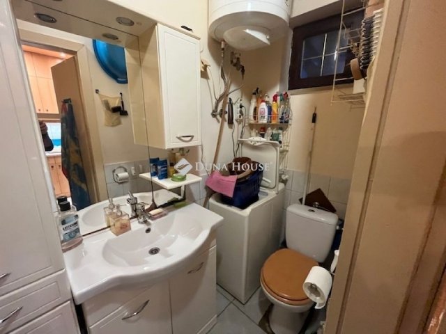 Eladó téglalakás, Pécsett 29 M Ft, 1 szobás