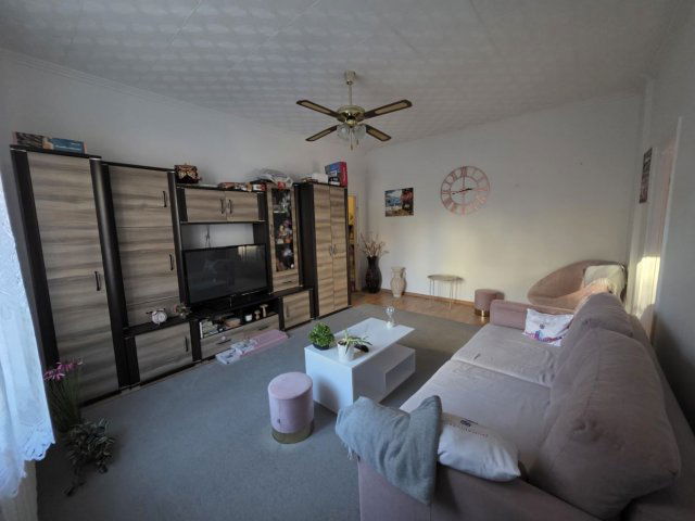 Eladó téglalakás, Dunaújvárosban 35.9 M Ft, 2 szobás