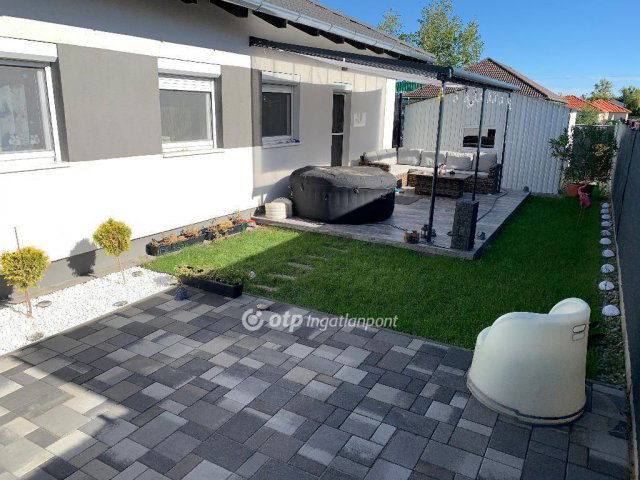 Eladó családi ház, Délegyházán 129 M Ft, 4 szobás