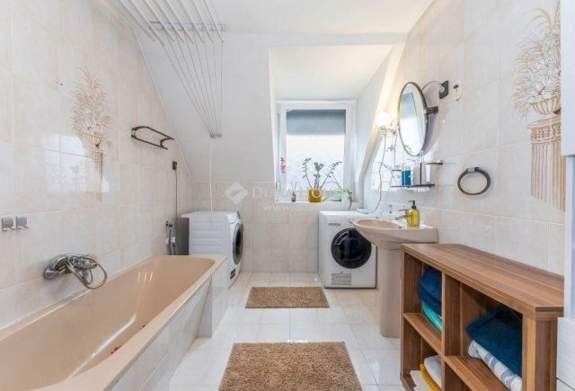 Eladó ikerház, Budapesten, XVIII. kerületben 109.9 M Ft, 5 szobás