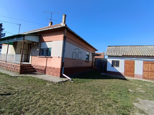 Eladó családi ház, Törtelen 34 M Ft, 3 szobás