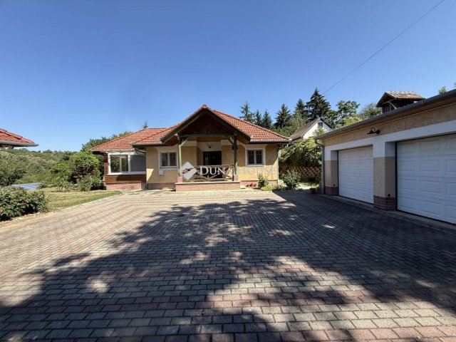 Eladó családi ház, Kökényen 129.9 M Ft, 5 szobás