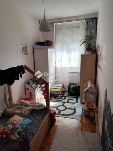 Eladó panellakás, Budapesten, XIV. kerületben 68 M Ft, 1+2 szobás