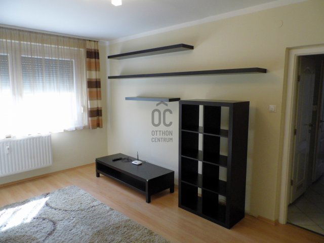 Kiadó panellakás, albérlet, Tatán 190 E Ft / hó, 2 szobás
