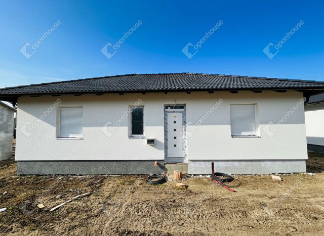 Eladó családi ház, Székesfehérvárott 109 M Ft, 4 szobás