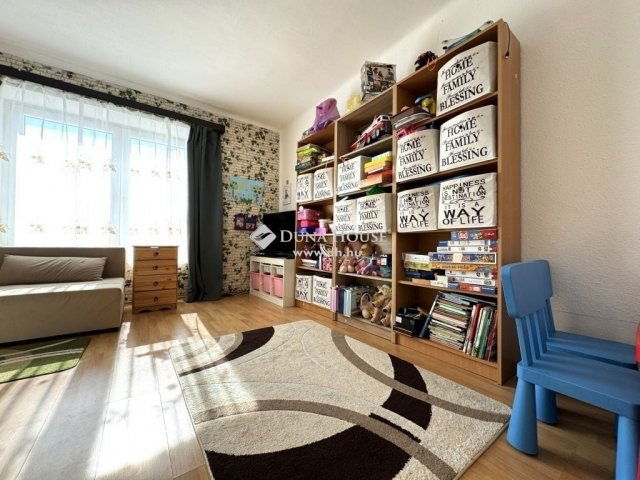 Eladó családi ház, Szentendrén 99.999 M Ft, 4 szobás