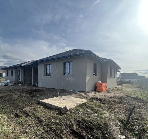 Eladó ikerház, Budajenőn 131 M Ft, 3 szobás