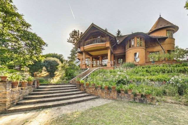 Eladó családi ház, Cibakházán 495.3 M Ft, 10 szobás