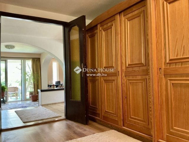 Eladó családi ház, Budapesten, III. kerületben 379 M Ft