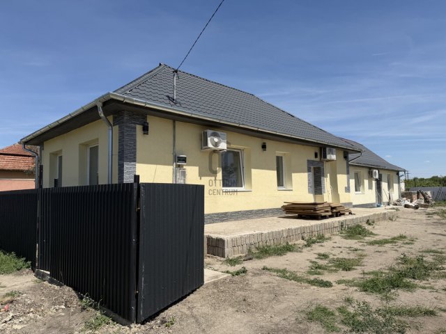 Eladó családi ház, Újszászon 50 M Ft, 5 szobás