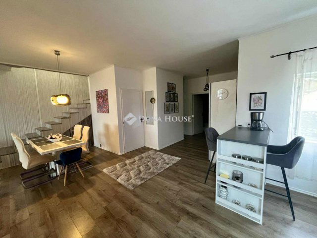 Eladó családi ház, Zánkán 149.9 M Ft, 5 szobás