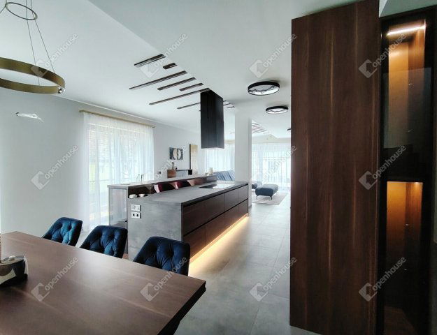 Eladó családi ház, Székesfehérvárott 219 M Ft, 5 szobás