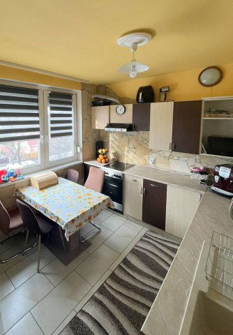 Eladó panellakás, Nyíregyházán 48 M Ft, 3 szobás