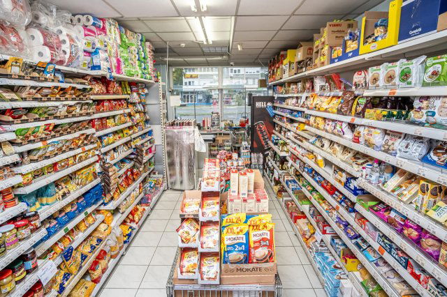 Eladó üzlethelyiség, Nyíregyházán, Ferenc körúton 85 M Ft