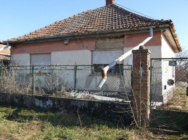 Eladó családi ház, Atkáron 17 M Ft, 2 szobás