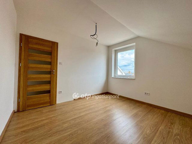 Eladó családi ház, Mikepércsen 94.9 M Ft, 4 szobás