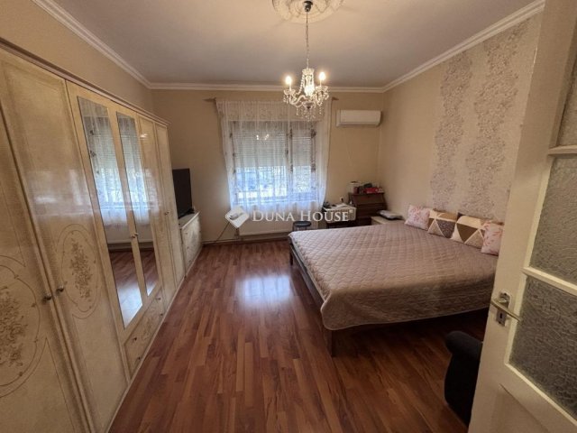 Eladó családi ház, Bakson, Fő utcában 28 M Ft, 4 szobás