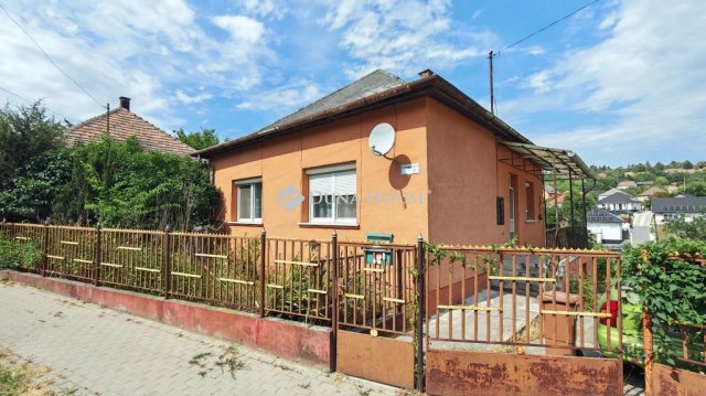 Eladó családi ház, Csabdiban 54.9 M Ft, 2 szobás