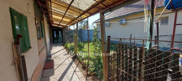 Eladó családi ház, Kunszentmártonban 8.5 M Ft, 2 szobás