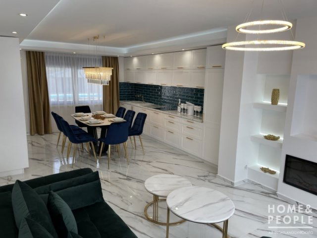 Eladó családi ház, Szegeden 265 M Ft, 7 szobás