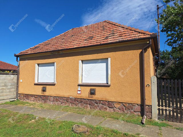 Eladó családi ház, Újkéren 34.9 M Ft, 3 szobás