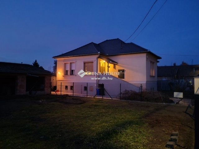Eladó családi ház, Cegléden 83.9 M Ft, 3 szobás