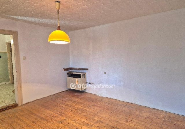 Eladó családi ház, Előszálláson 22.5 M Ft, 1+1 szobás