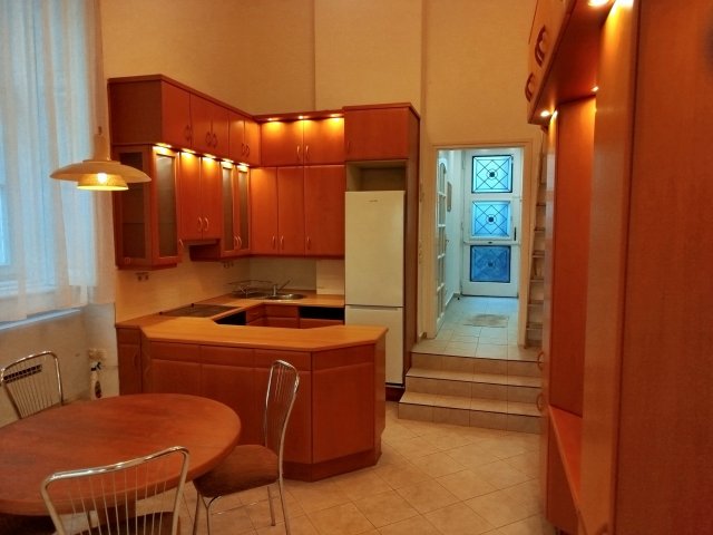 Kiadó téglalakás, albérlet, I. kerületben, Úri utcában