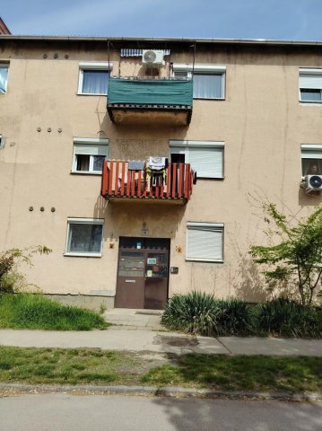 Eladó téglalakás, Oroszlányban 27 M Ft, 1 szobás